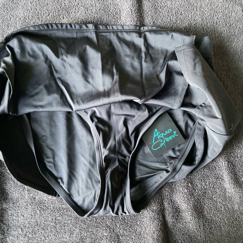 Brand new with tags black Aqua Green swim skirt size medium - Picture 5 of 5